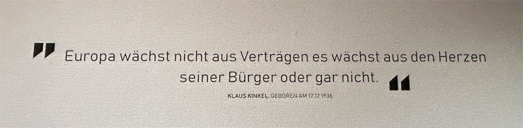 Ein Spruch von Klaus Kinkel über Europa an einer Wand im Museum Helgoland.
