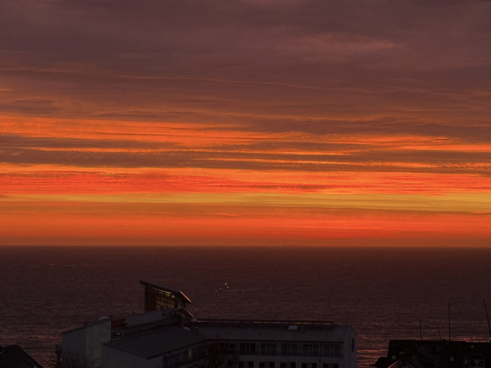 Vom Oberland auf Helgoland bot sich ein farbintensiver Sonnenaufgang.