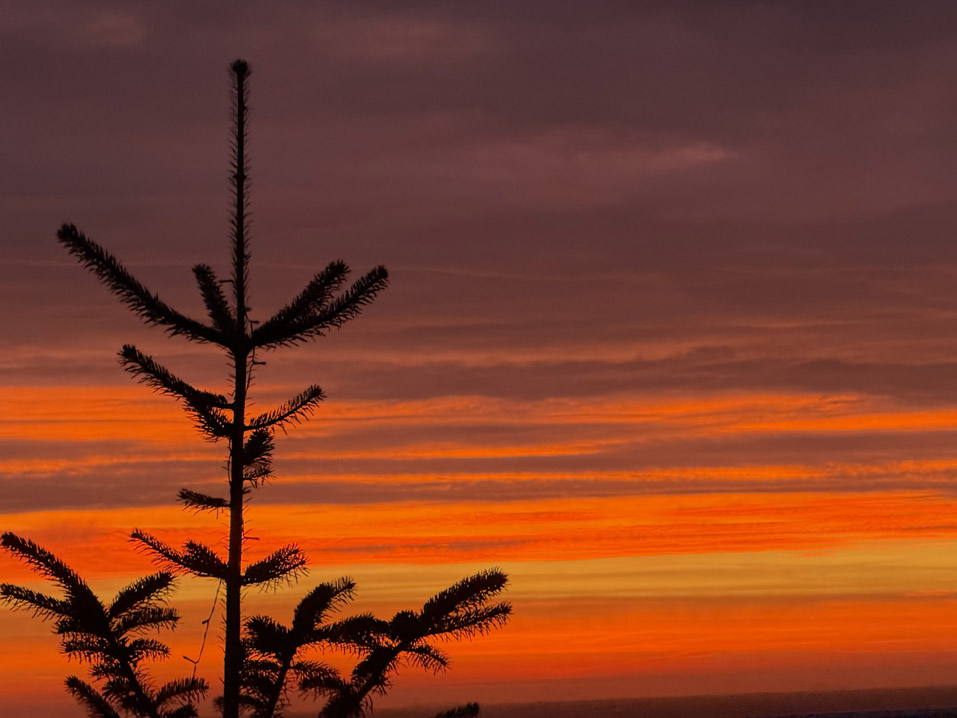 Vom Oberland auf Helgoland bot sich ein farbintensiver Sonnenaufgang.
