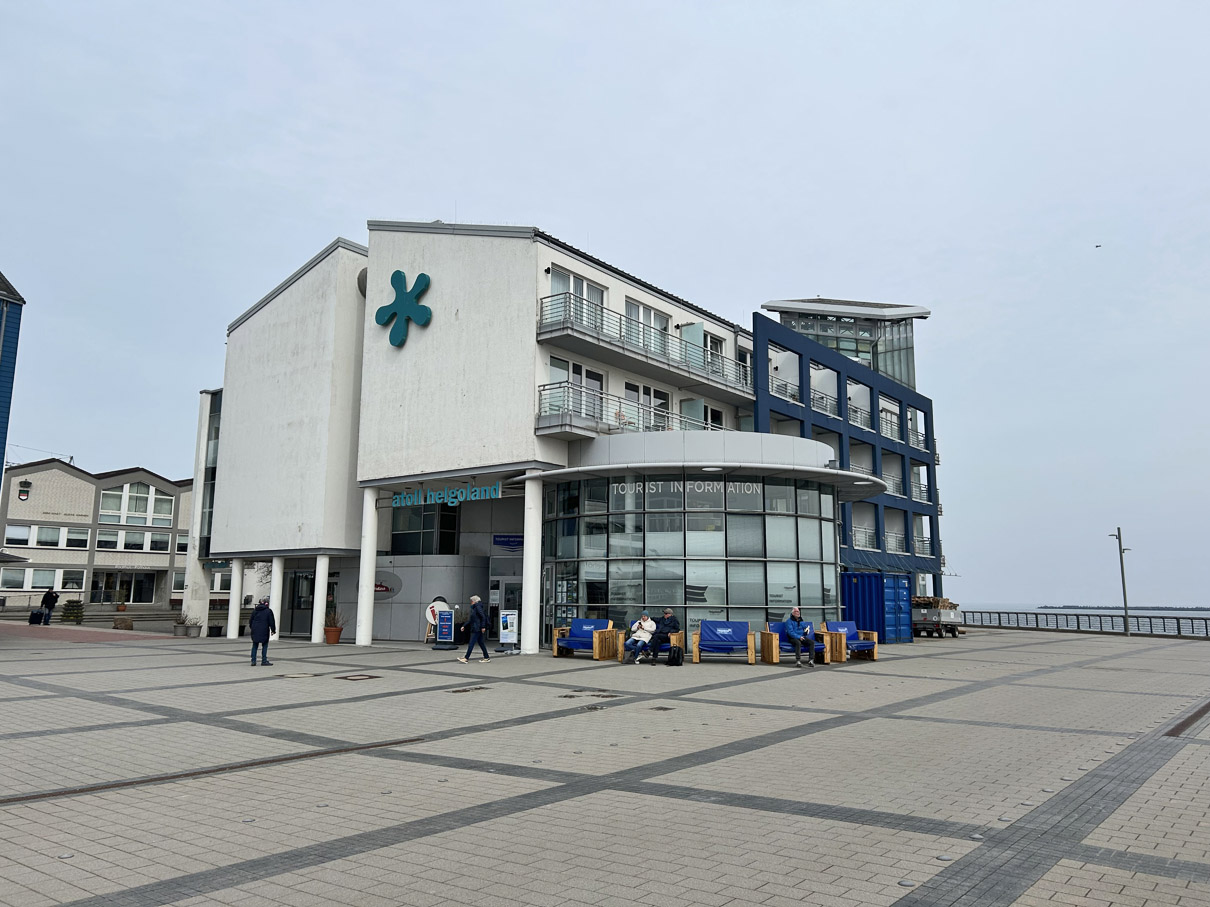 Die Tourist Information auf Helgoland .