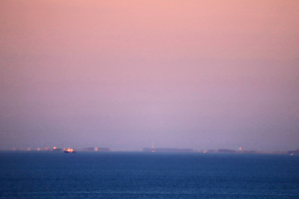 Phantastische Fernsicht kurz vor Sonnenuntergang am 30. April von Helgoland aus in Richtung Cuxhaven und Weserm&uuml;ndung.