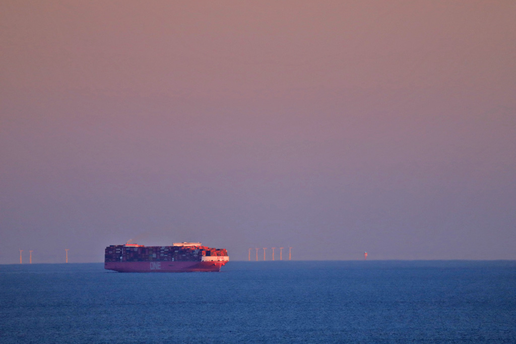 Phantastische Fernsicht kurz vor Sonnenuntergang am 30. April von Helgoland aus in Richtung Cuxhaven und Weserm&uuml;ndung.