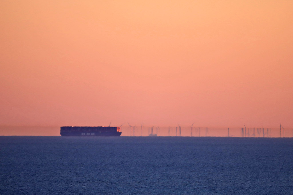 Phantastische Fernsicht kurz vor Sonnenuntergang am 30. April von Helgoland aus in Richtung Cuxhaven und Weserm&uuml;ndung.