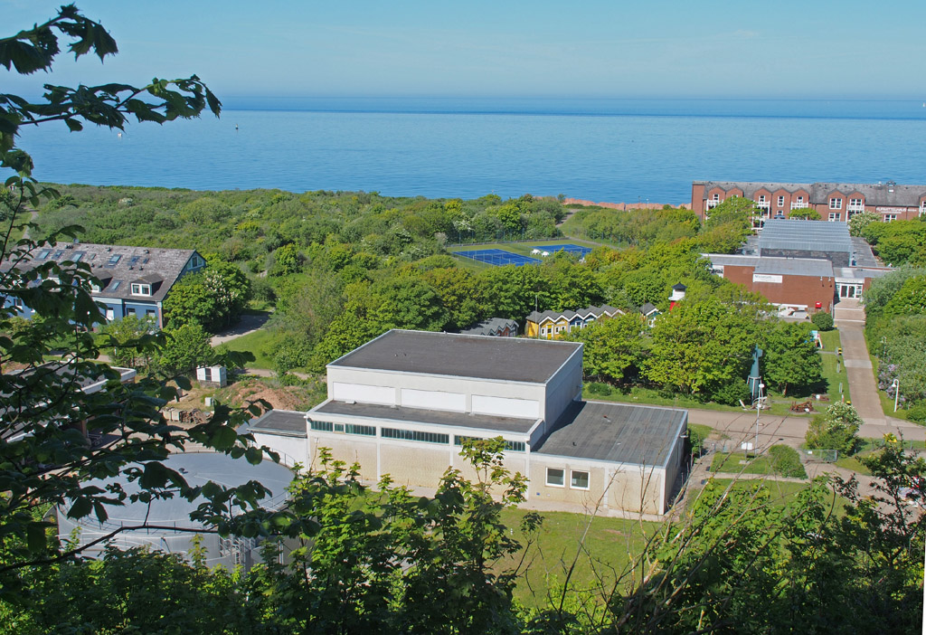 Das Dach des Wasserwerks auf Helgoland vom Oberland aus gesehen.