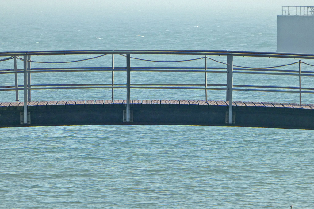Das Mittelst&uuml;ck der ehemaligen Br&uuml;cke zur Treppe 3 der Landungsbr&uuml;cke auf Helgoland.