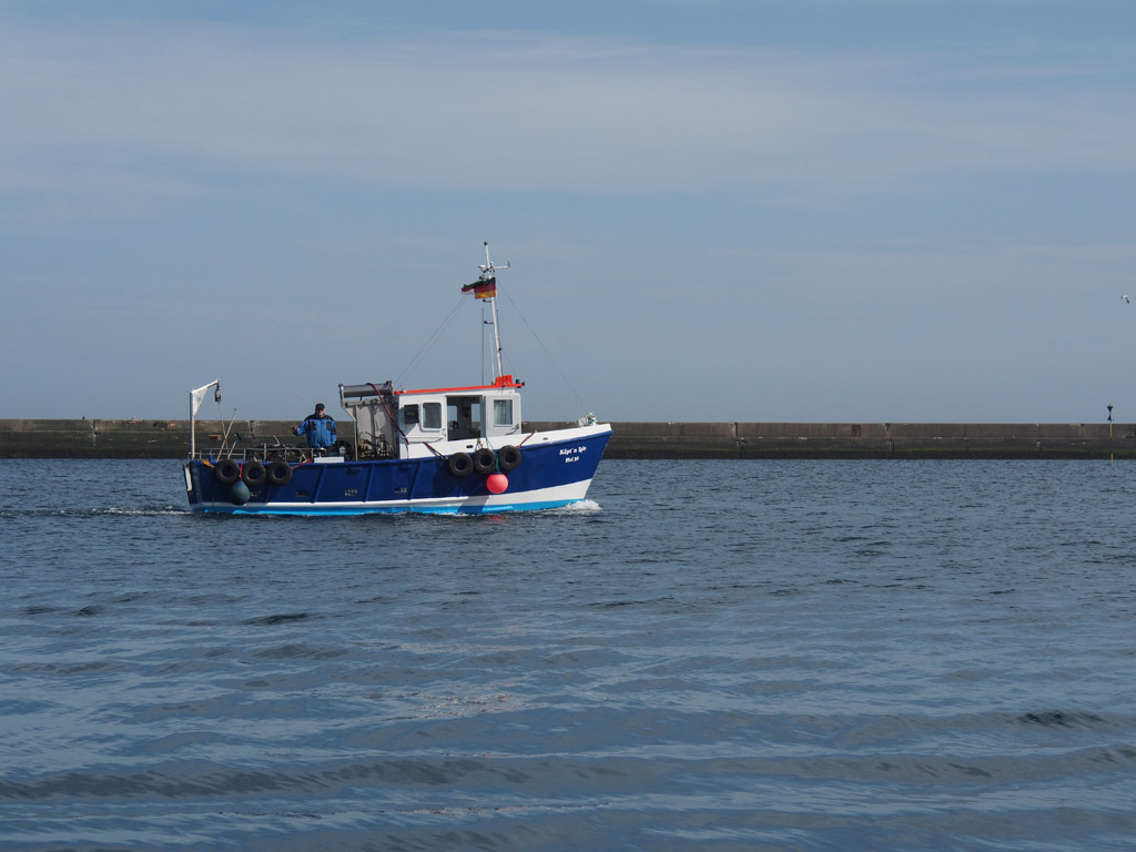Kleiner Helgol&auml;nder Fischkutter names K&auml;pt'n Iglo.