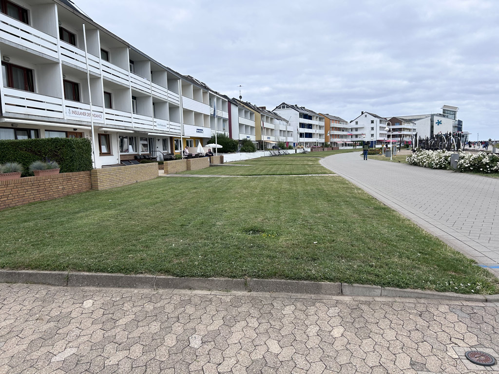 Die Kurpromeande am S&uuml;dstrand nach der Mahd.