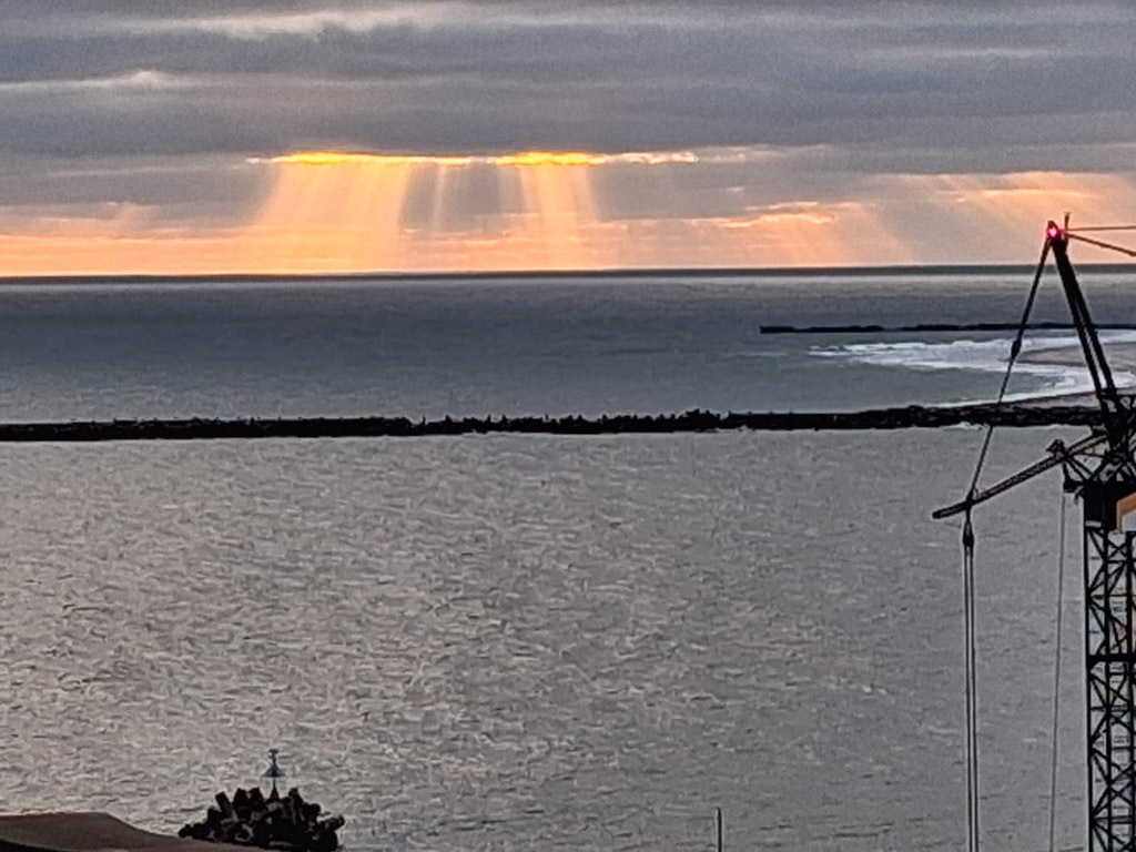 Blick vom Falm auf Helgoland Richtung Sonnenaufgang hinter der D&uuml;ne.