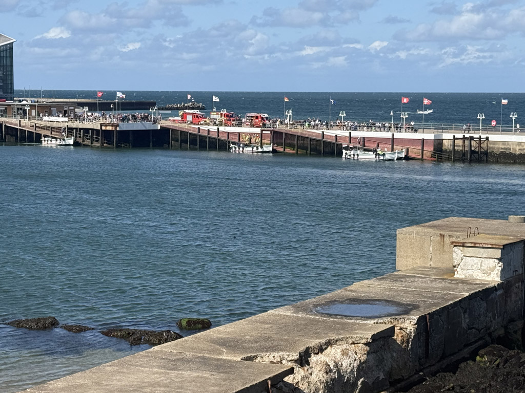 Statvorbereitungen zur B&ouml;rtebootregatta 2026 an der Landungsbr&uuml;cke auf Helgoland.