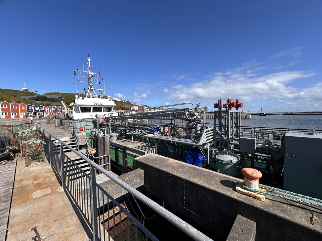 Tankmotorschiff Edda 2 im Scheibenhafen auf Helgoland.