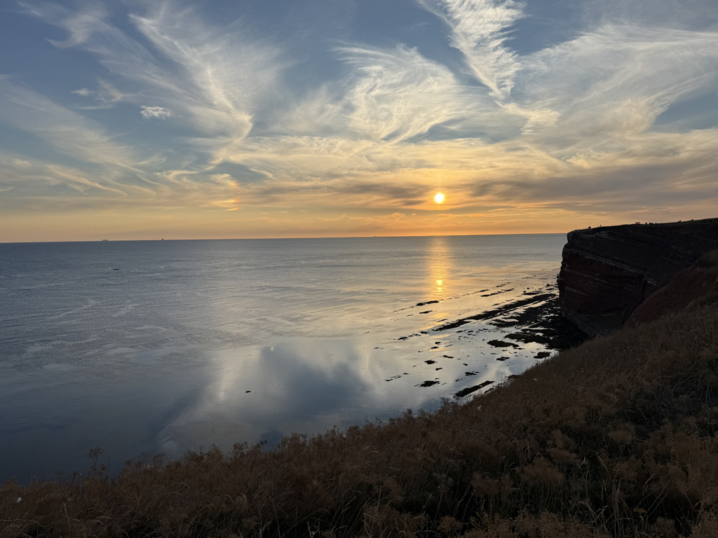 Die Sonne kurz vor Sonnenuntergang w&auml;hrend der Sonnenfinsternis 12.8.2026 von Helgoland aus gesehen.