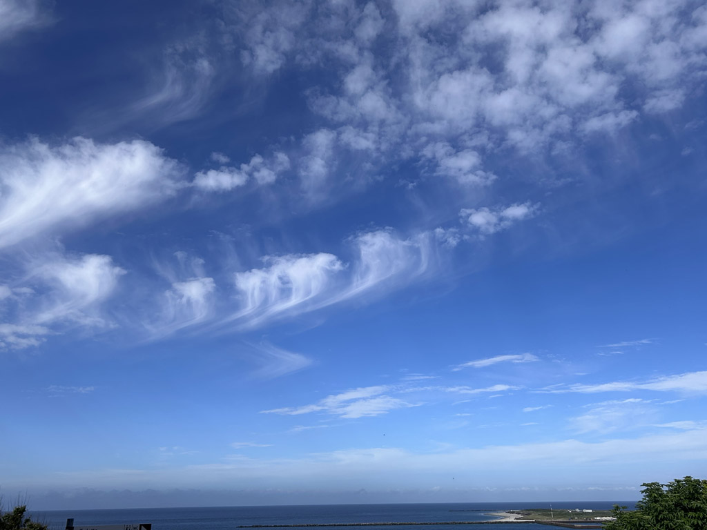 Der Himmel &uuml;ber der D&uuml;ne von Helgoland aus gesehen.