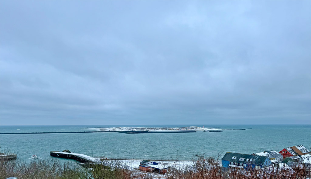 Die eingeschneite D&uml;ne vom Falm aus gesehen.