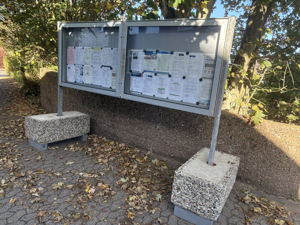 Die im R&uuml;ckbau befindliche Trafostation am Bunkerein-ausgang Oberland auf Helgoland.