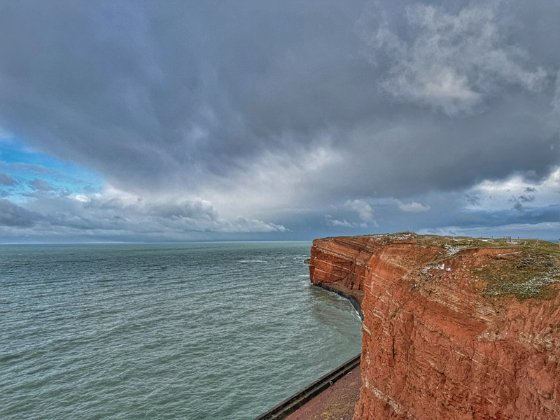 Entlang Helgolands Westseite Wintersturmwetter fotografiert