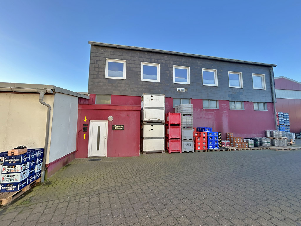 Hauseingang zum Gro&szlig;handel Amandus Hamel auf Helgoland.