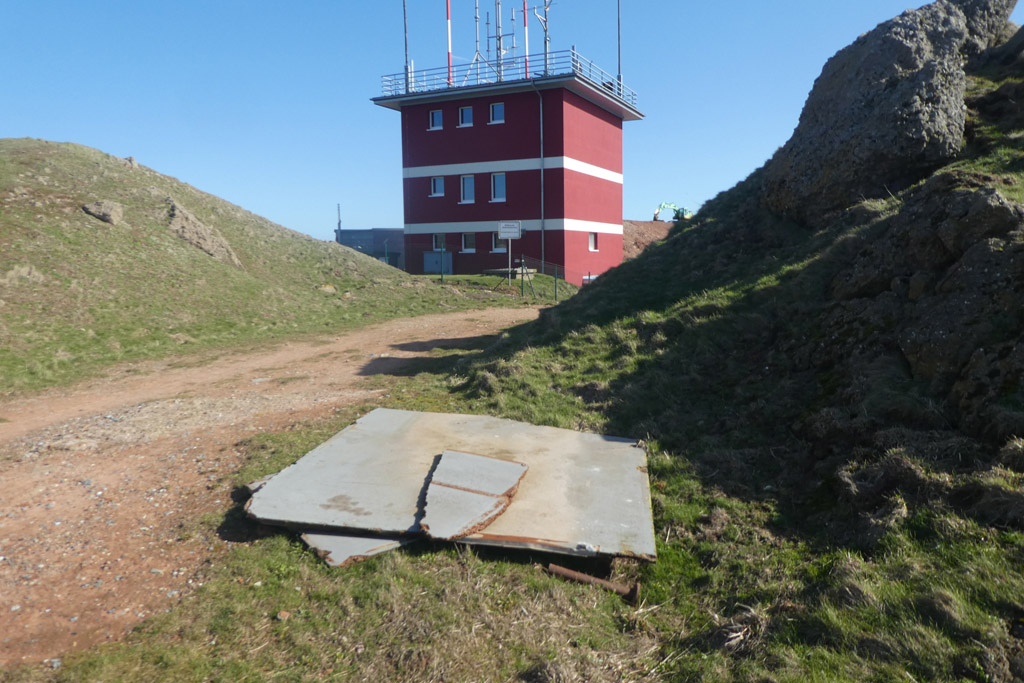 Der ehemalige Radarturm an der Nordspitze Helgolands.