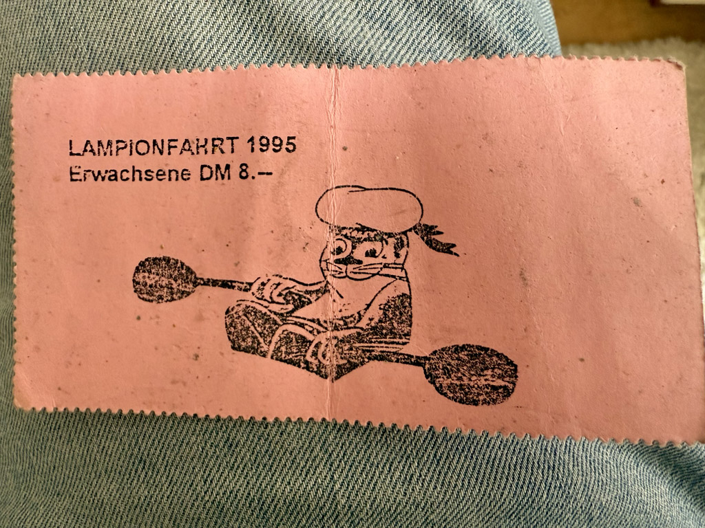 Ein Fahrschein f&uuml;r eine Lampionfahrt auf Helgoland aus dem Jahr 1995.